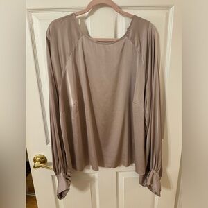 Eloquii top size 22 fit like 20